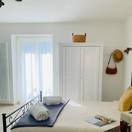 Апартаменты Vicolo Fiori, Appena Ristrutturata, Centralissima E Ad Un Passo Dal Lago! Домазо
