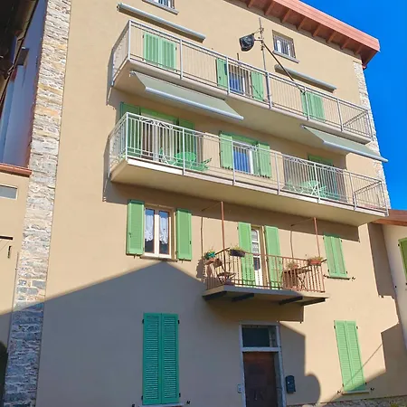 Vicolo Fiori, Appena Ristrutturata, Centralissima E Ad Un Passo Dal Lago! Апартаменты