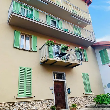 Apartment Vicolo Fiori, Appena Ristrutturata, Centralissima E Ad Un Passo Dal Lago!