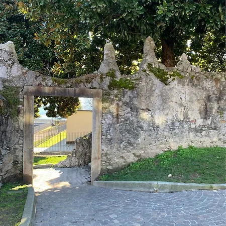 Apartment Vicolo Fiori, Appena Ristrutturata, Centralissima E Ad Un Passo Dal Lago! *